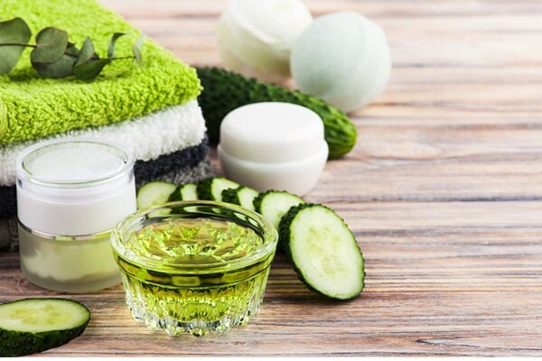 Moisturize skin naturally sales